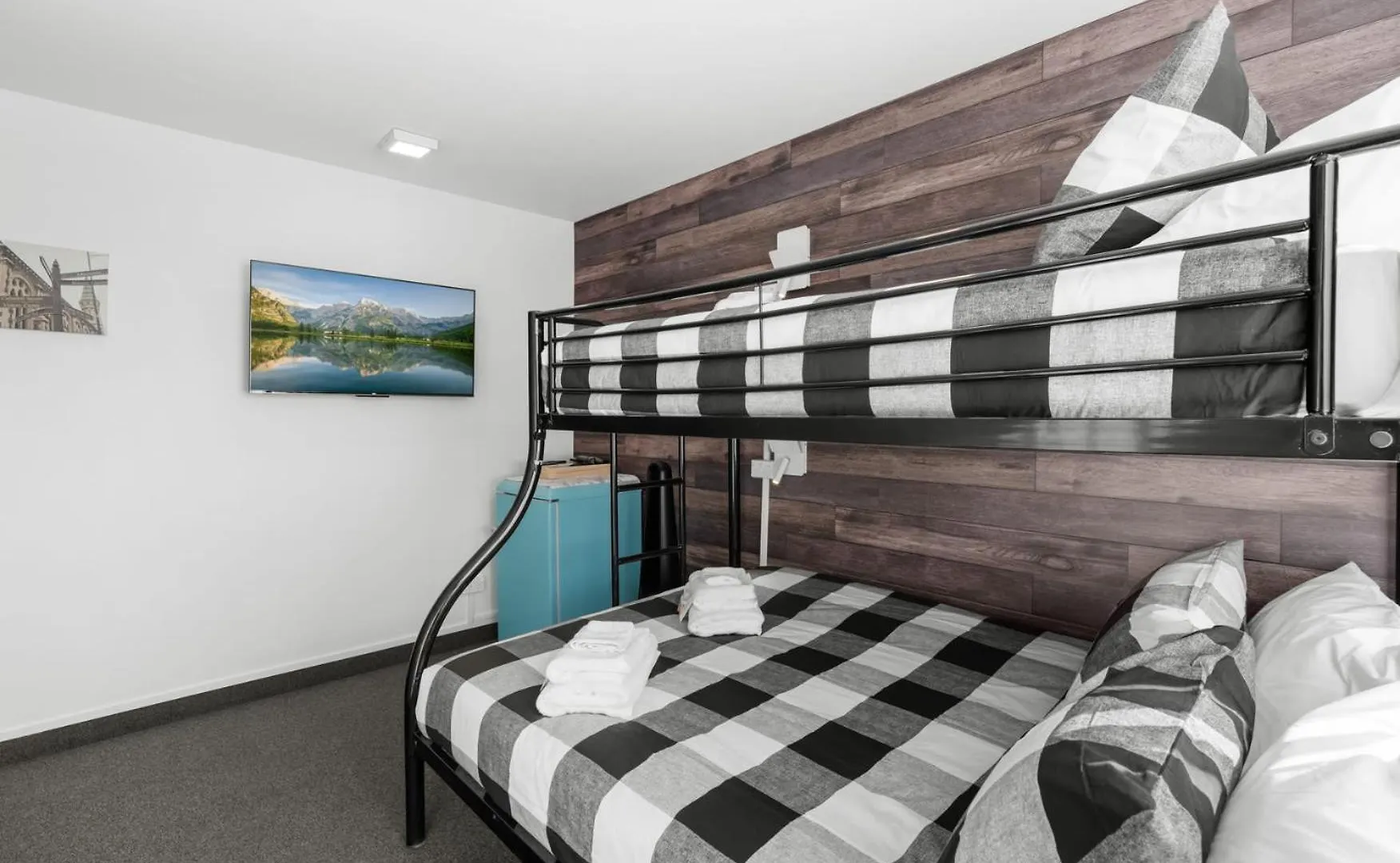 9-Bedroom Christchurch City Villa - Sleeps 19