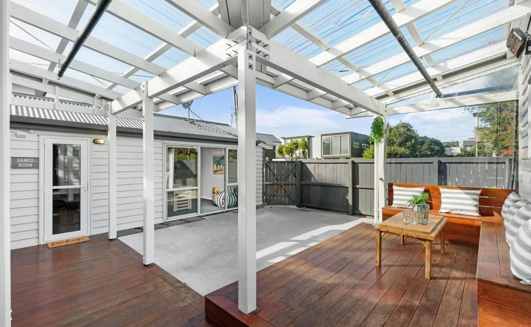 9-Bedroom Christchurch City Villa - Sleeps 19