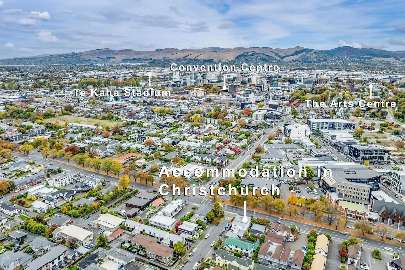 9-Bedroom Christchurch City Villa - Sleeps 19