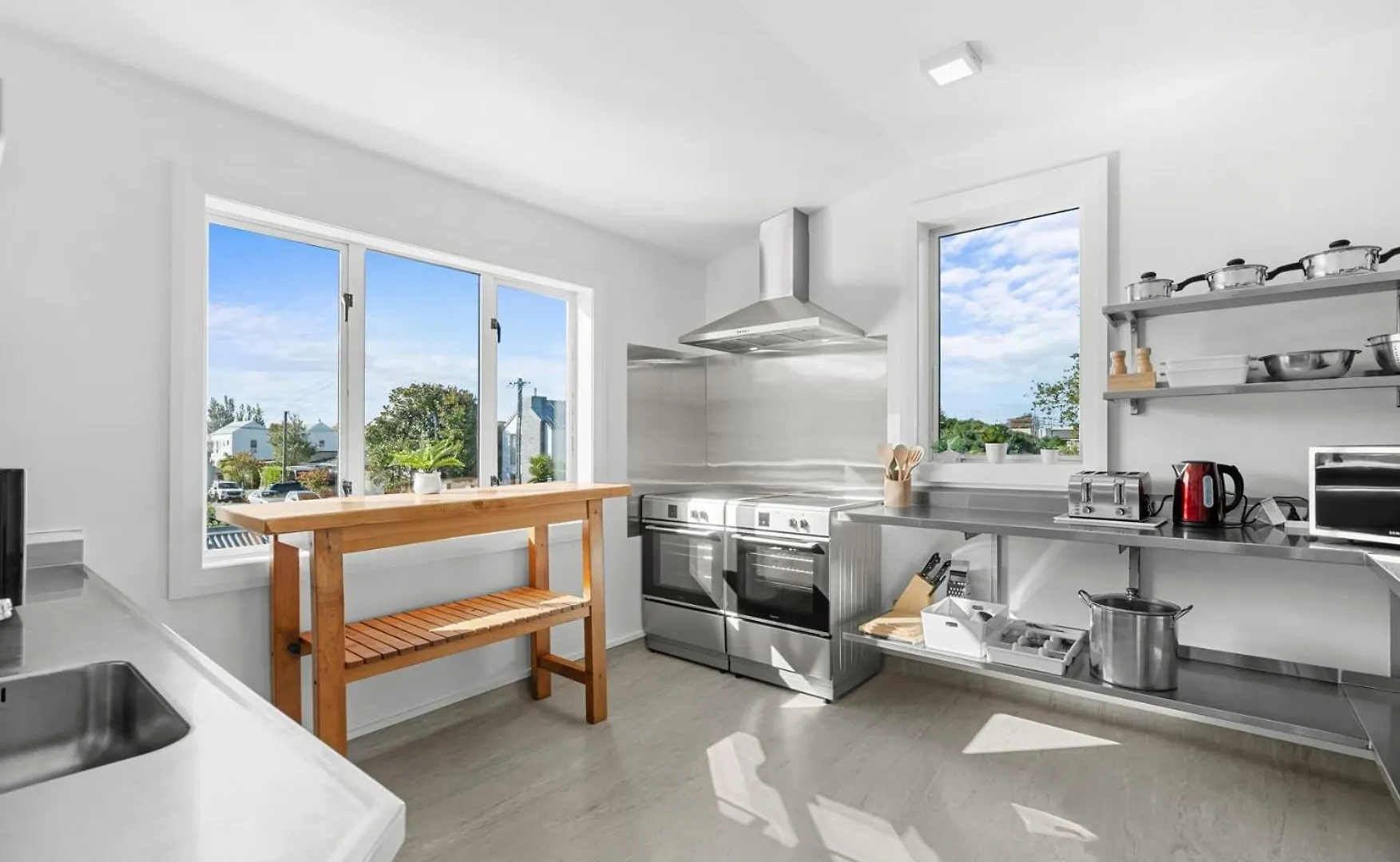 9-Bedroom Christchurch City Villa - Sleeps 19