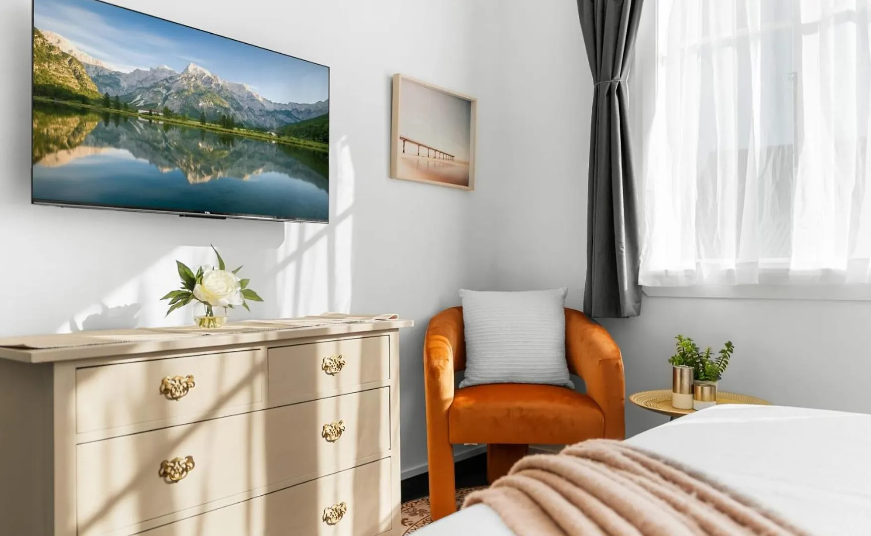 9-Bedroom Christchurch City Villa - Sleeps 19