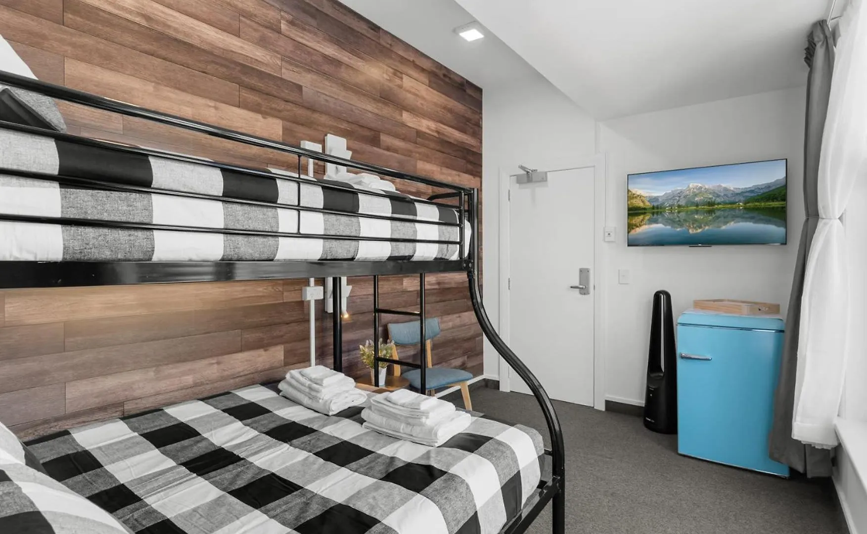 9-Bedroom Christchurch City Villa - Sleeps 19