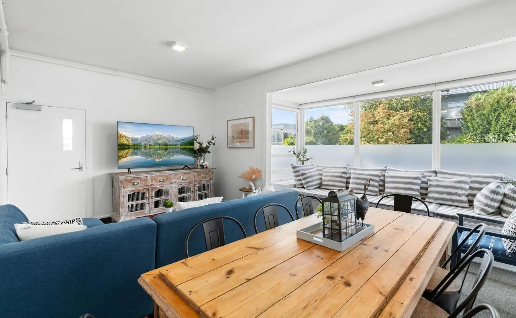 9-Bedroom Christchurch City Villa - Sleeps 19