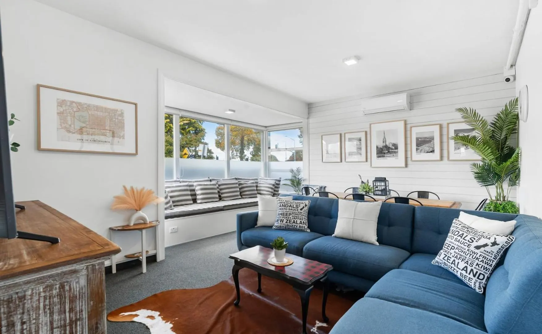 9-Bedroom Christchurch City Villa - Sleeps 19 0*,  New Zealand