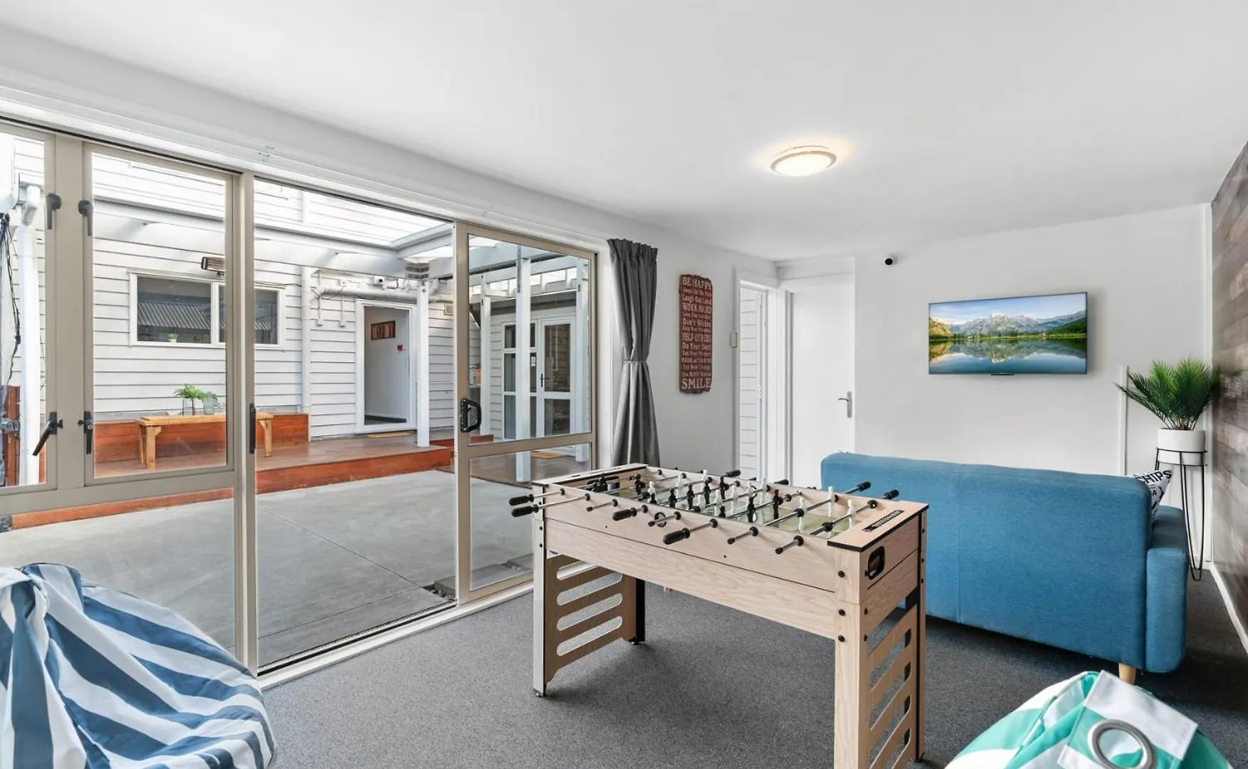 9-Bedroom Christchurch City Villa - Sleeps 19
