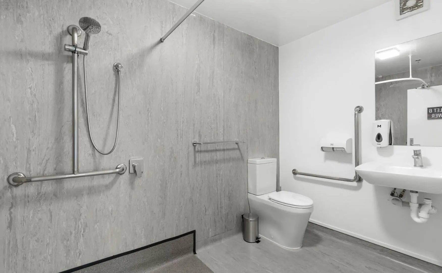 9-Bedroom Christchurch City Villa - Sleeps 19