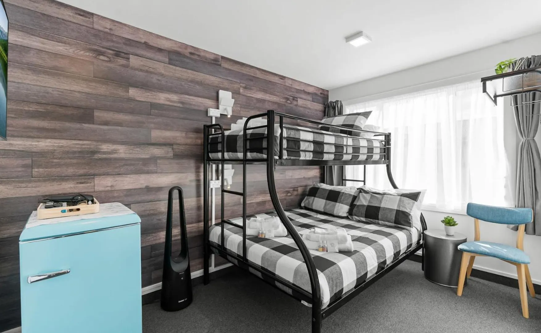 9-Bedroom Christchurch City Villa - Sleeps 19