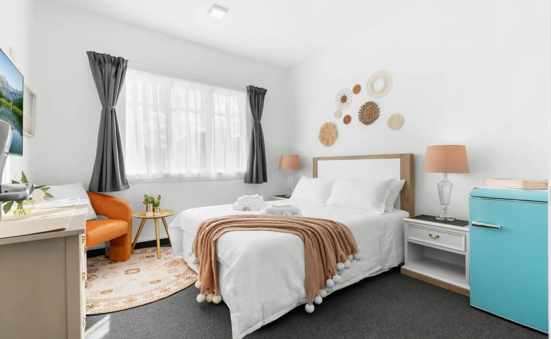 9-Bedroom Christchurch City Villa - Sleeps 19