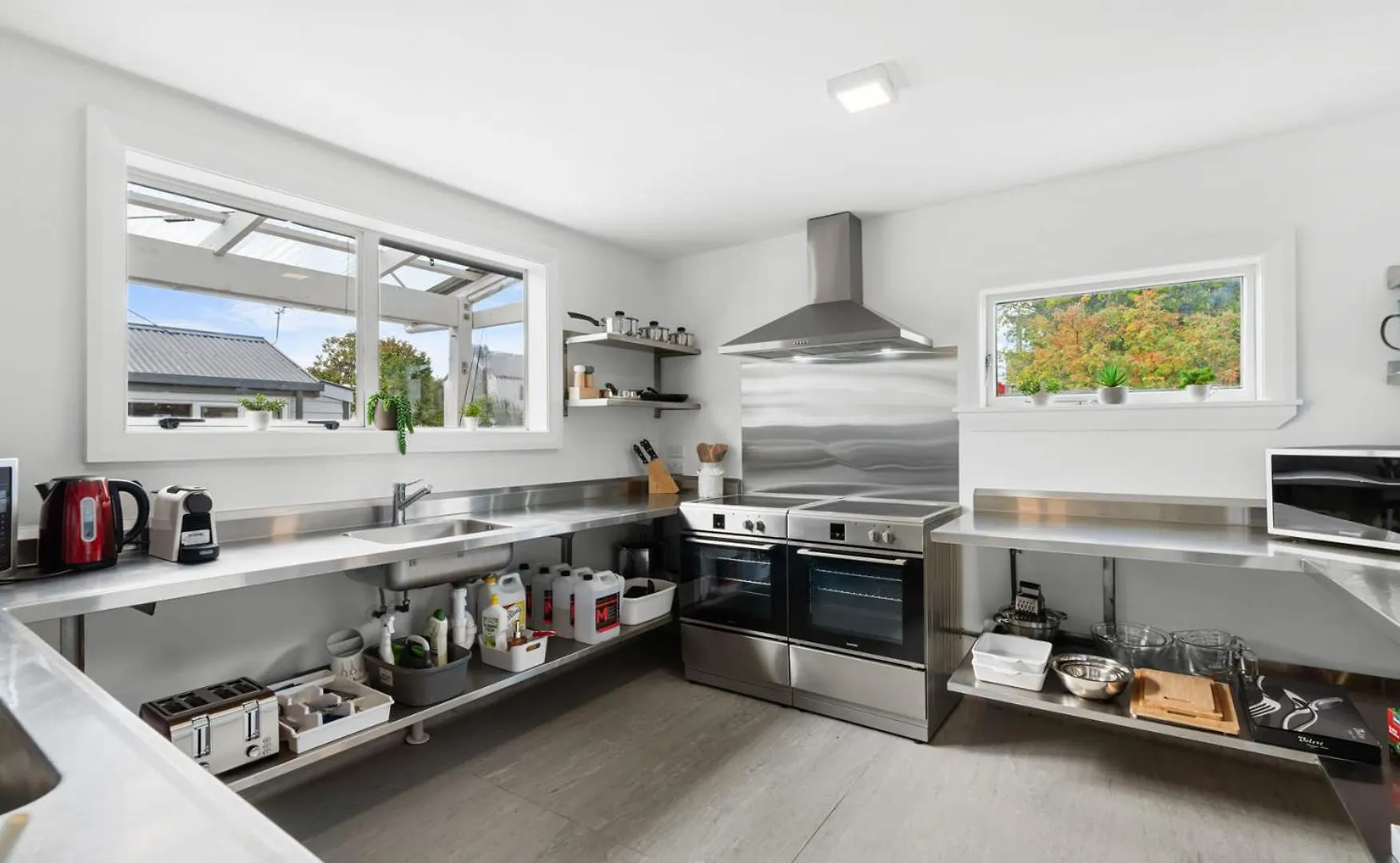 9-Bedroom Christchurch City Villa - Sleeps 19
